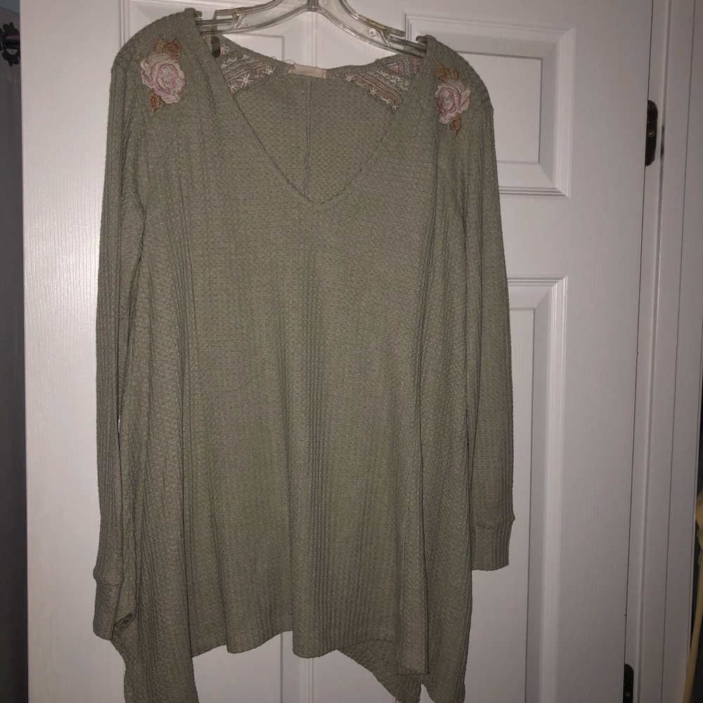 Flowy Altard State top with cute detailing